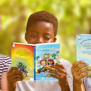 Enfant lisant livre personnalisé l'ile au trésor
